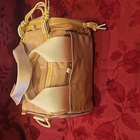 NWOT Fabletics mini duffle bag purse - Picture 5 of 10